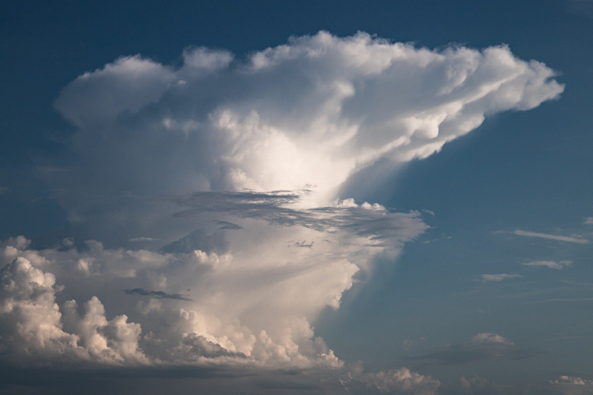 bialy-szkwal-cumulonimbus